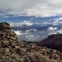 Un cairn à la tête de pelouse